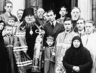 в 1935 году общину посетил викарный епископ митрополита Евлогия Сергий (Королёв) Пражский